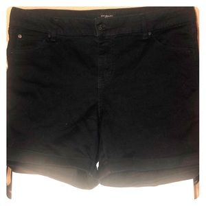 Black mid-thigh shorts